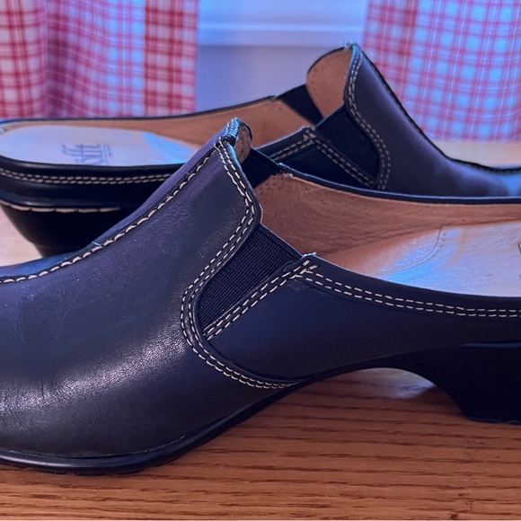 SOFFT Black Leather Open-back Slide Mule Clogs size 7.5 1029401 Great Condition - Picture 10 of 10